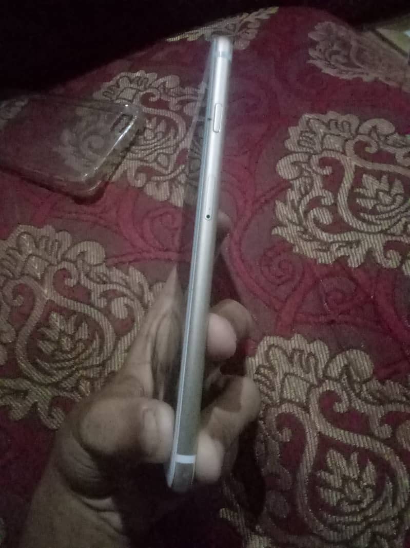 Apple iPhone 6S Plus 0