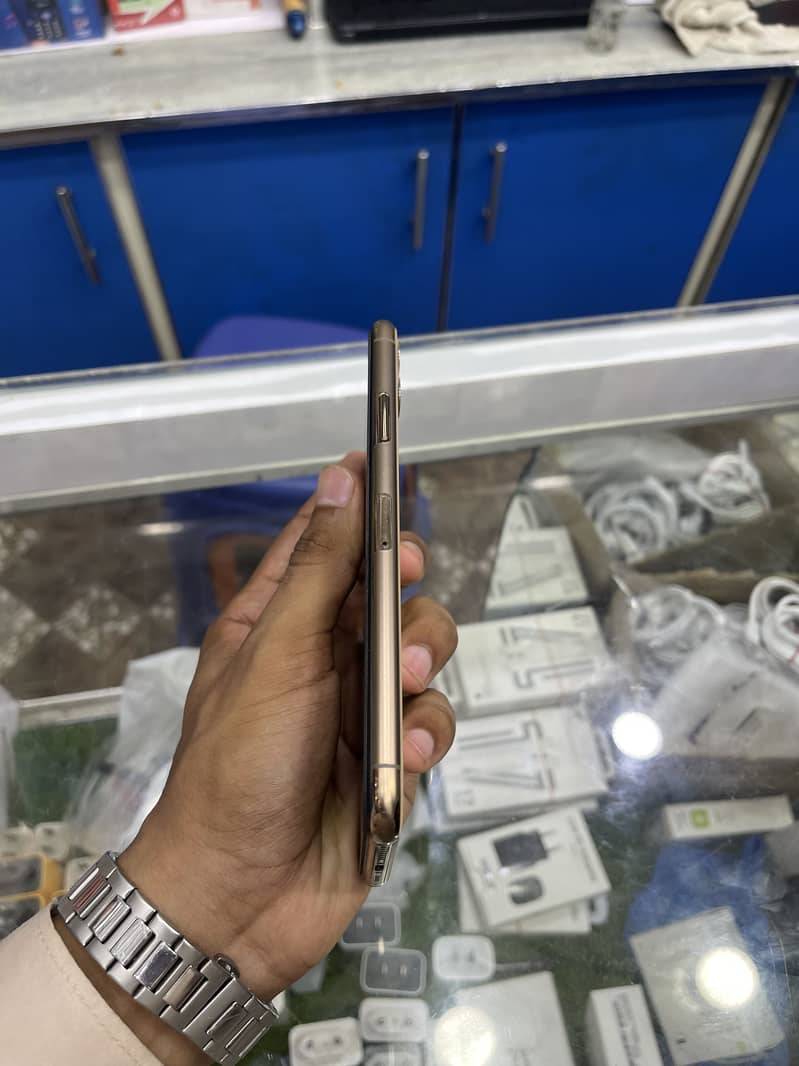 Apple iPhone 11 Pro Max 1