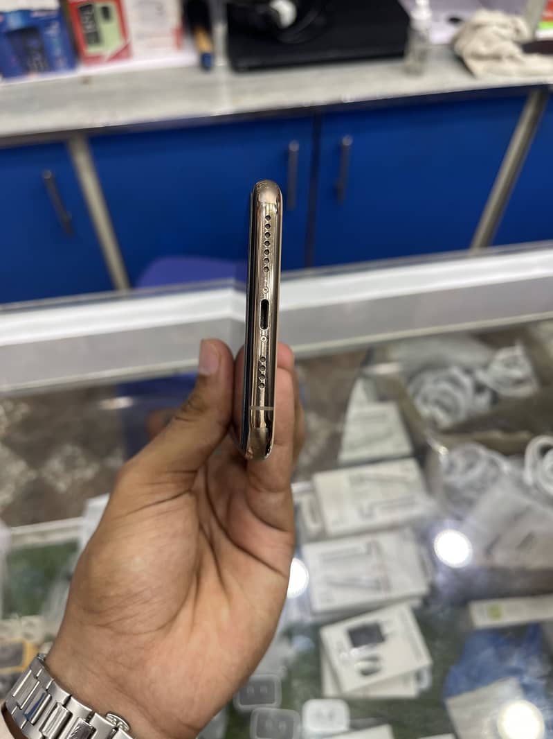 Apple iPhone 11 Pro Max 3