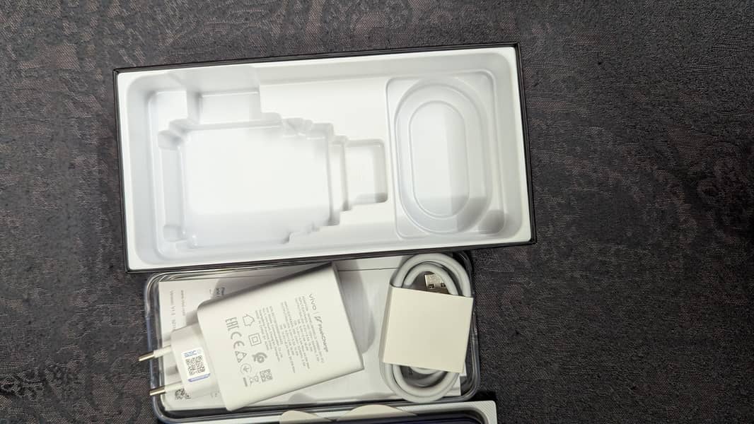 Vivo V70 FE 5G 1