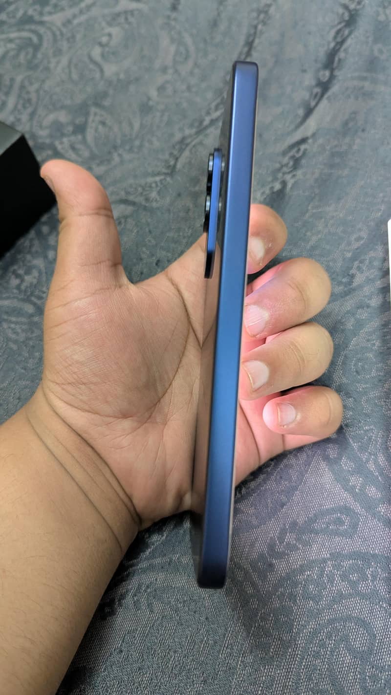 Vivo V70 FE 5G 4