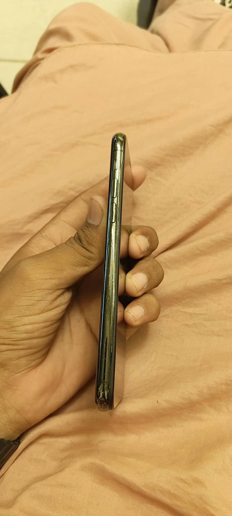 Apple iPhone X 4