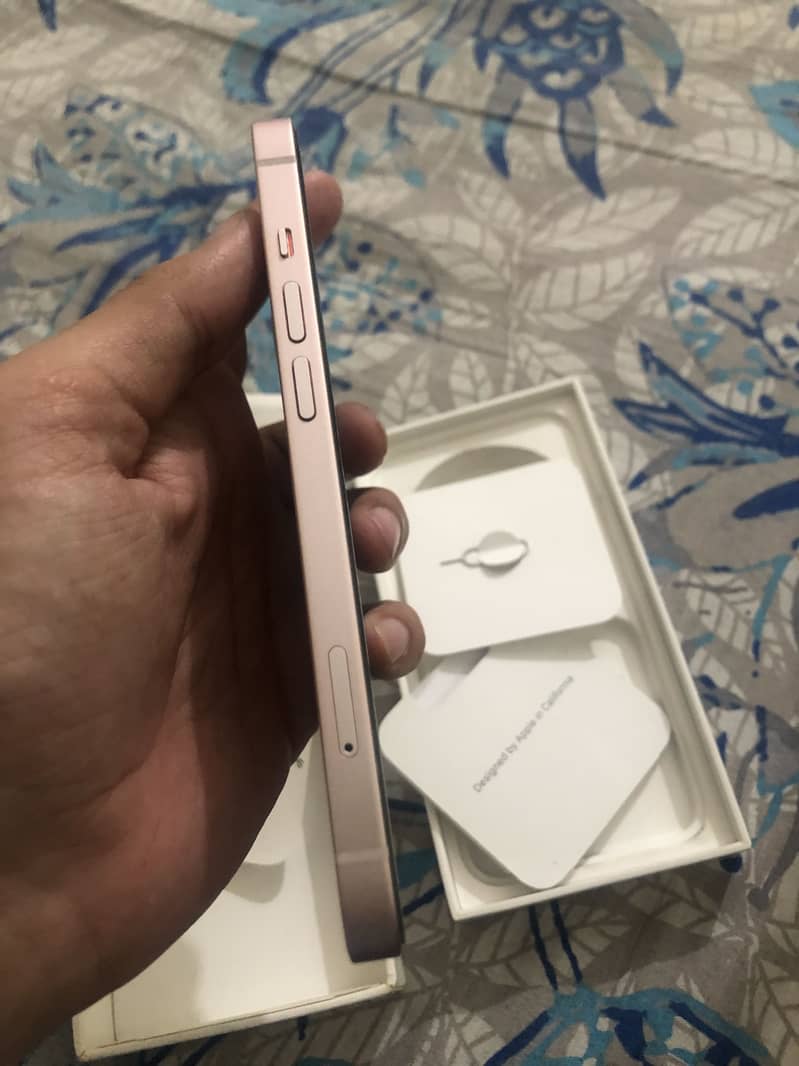 Apple iPhone 13 2