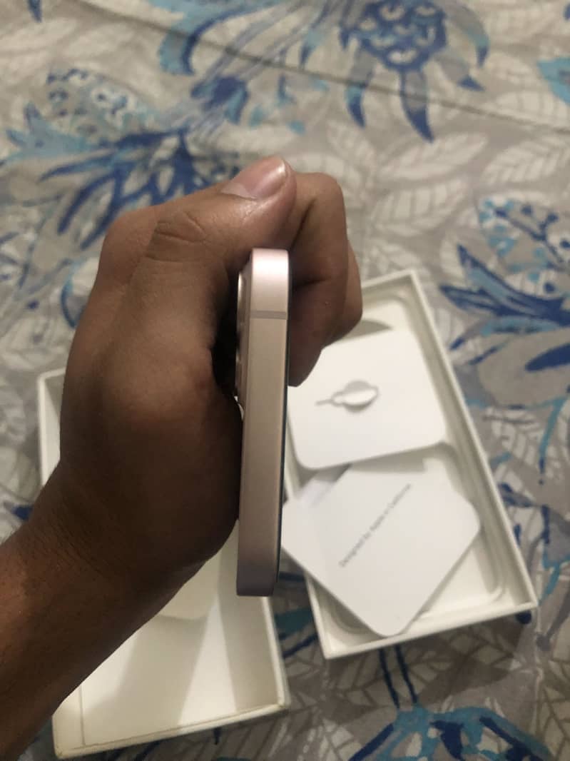 Apple iPhone 13 4