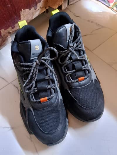 Stylish sneakers 42size
