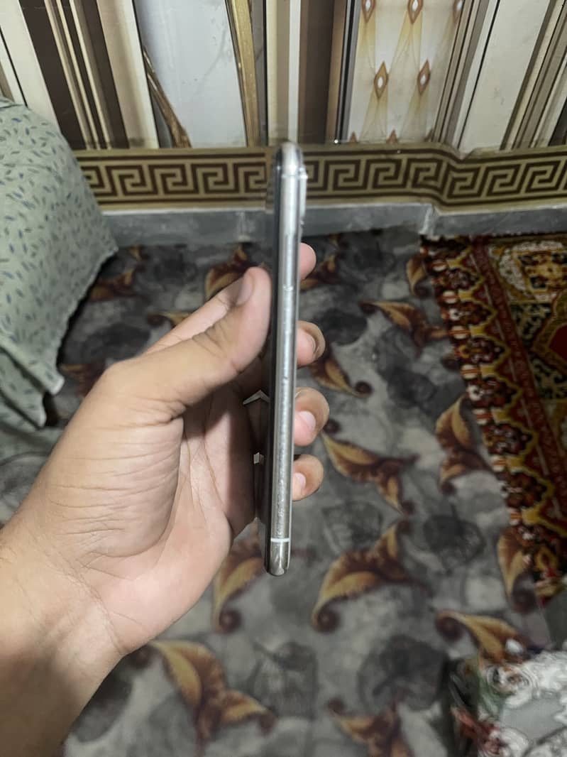 Apple iPhone X 6
