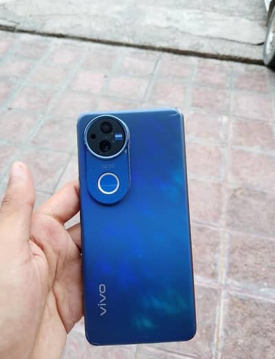 Vivo V50