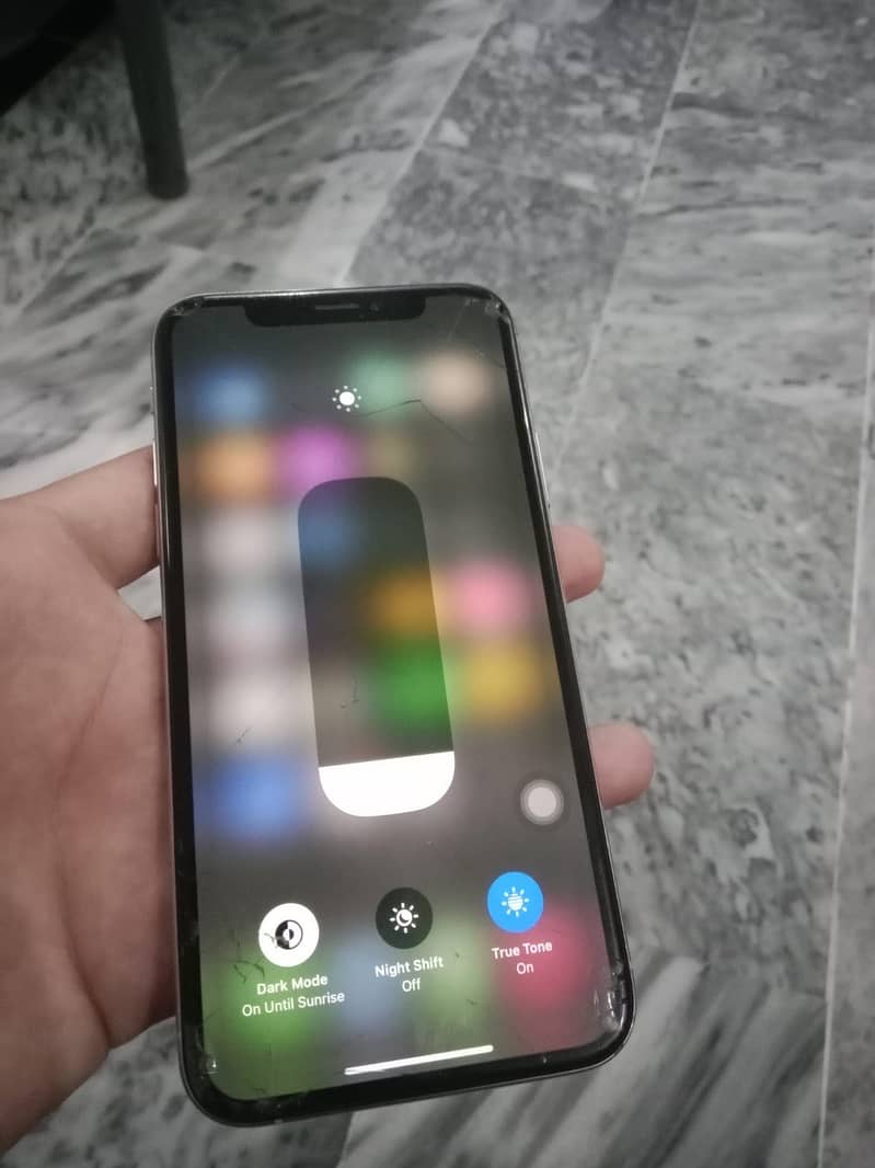 Apple iPhone XS & vivo y03 1