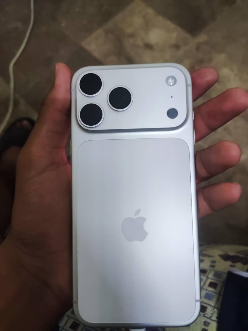 iPhone 17 Pro Max 0