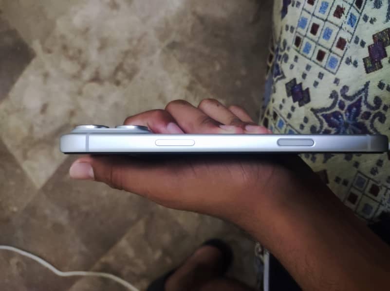iPhone 17 Pro Max 4