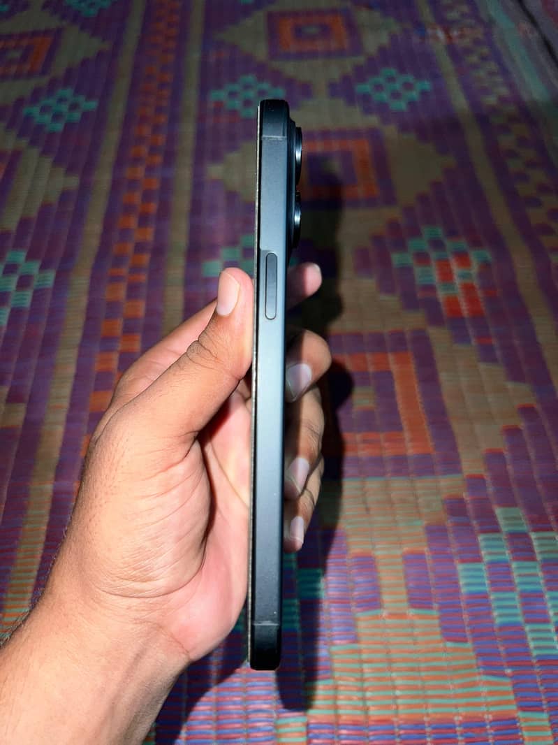 iPhone 15 Pro Max 2