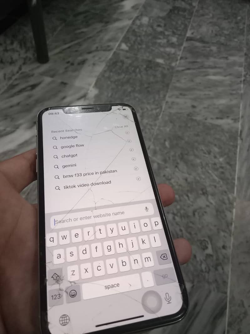 Apple iPhone XS & vivo y03 2
