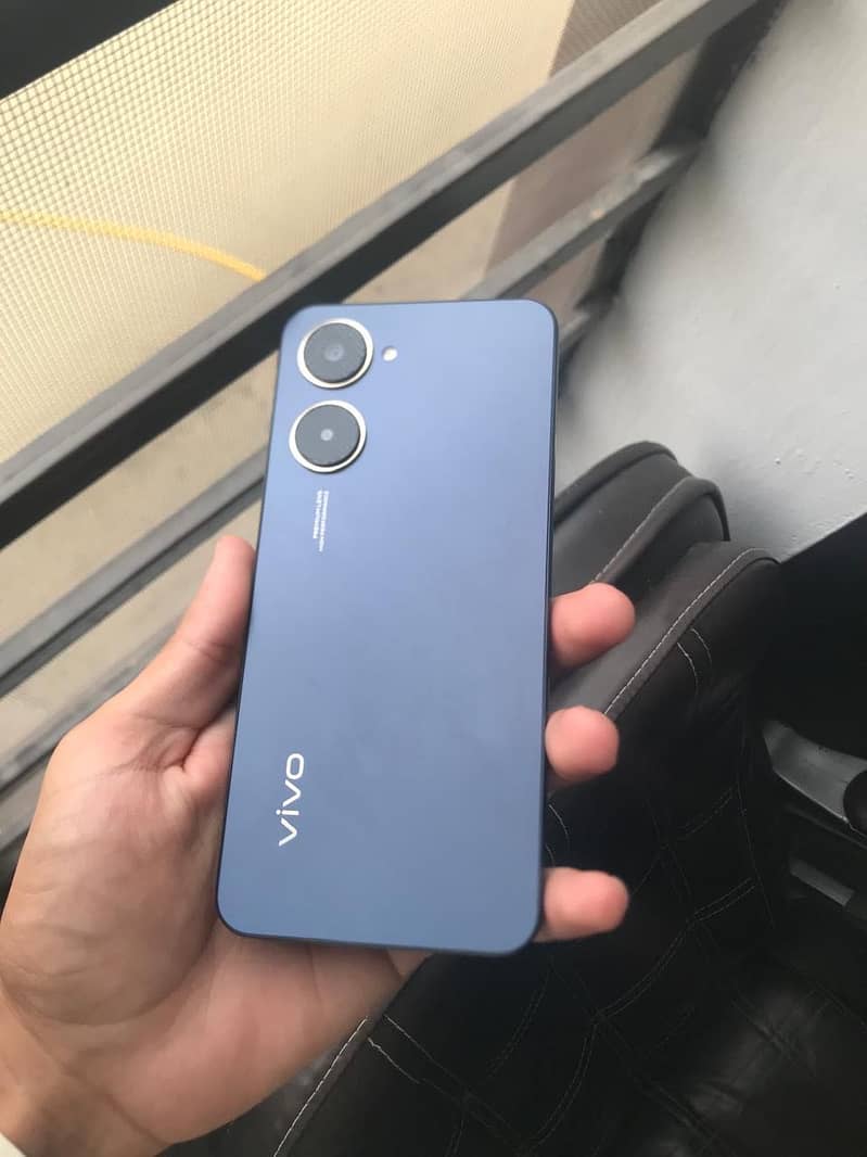 Apple iPhone XS & vivo y03 6