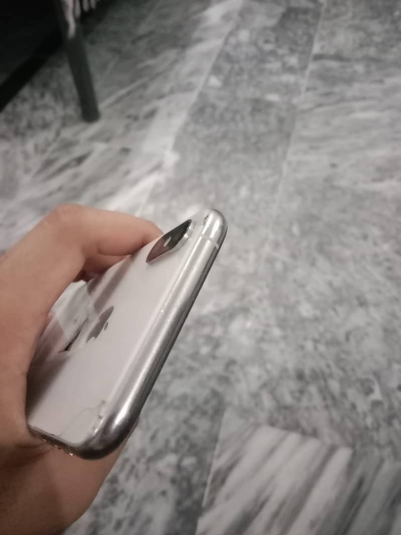 Apple iPhone XS & vivo y03 11