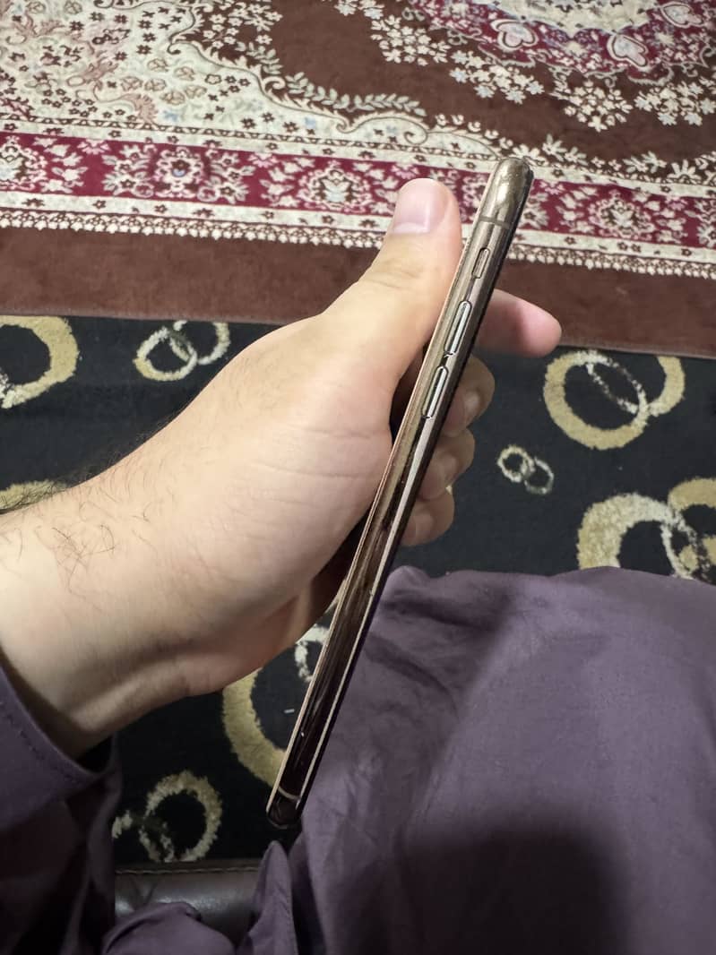 Iphone xs max 4