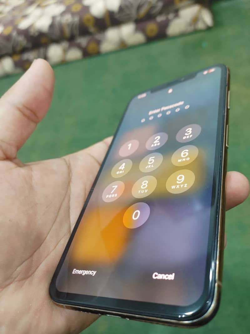 iPhone XS Max 3