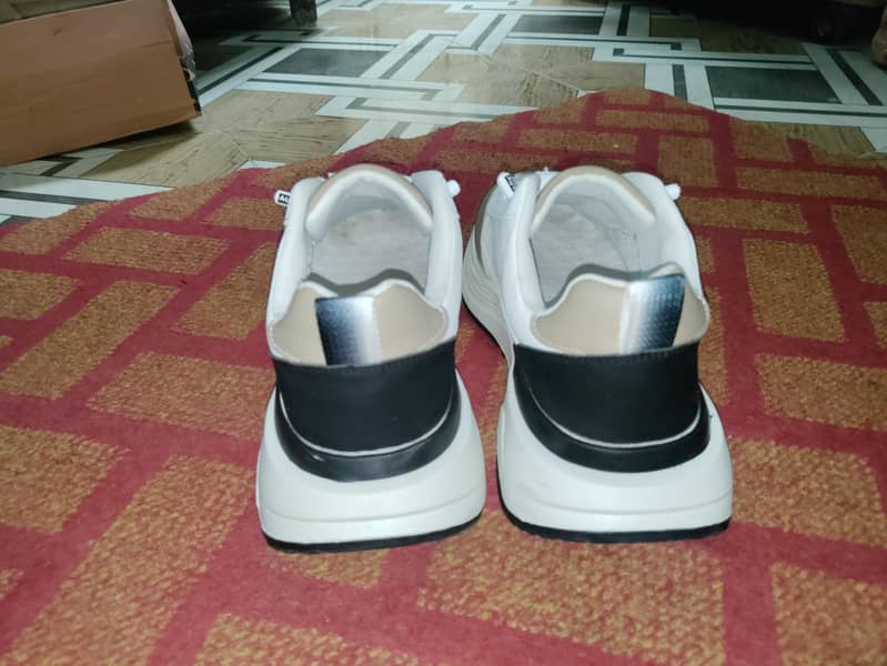 bls-Eke sneakers 1