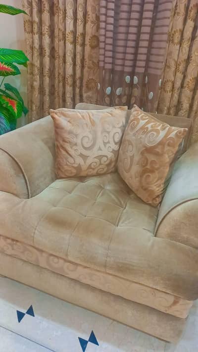 Sofa set 5 seater with 10 beautiful cushions