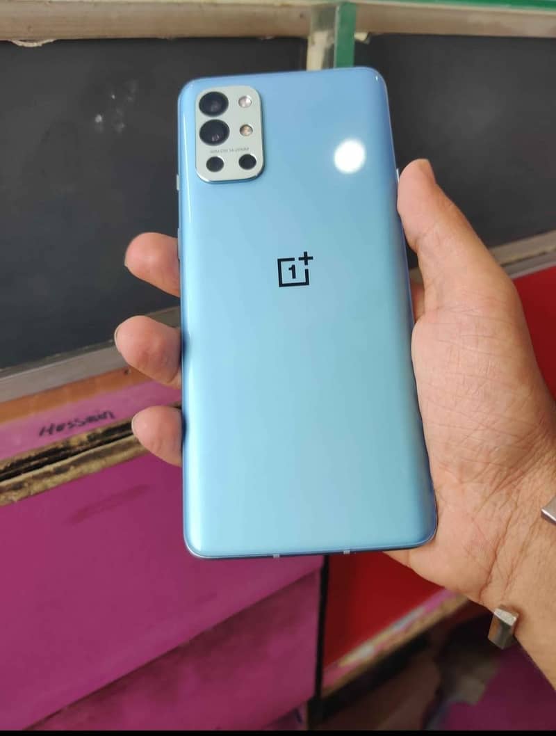 One Plus 9R 1