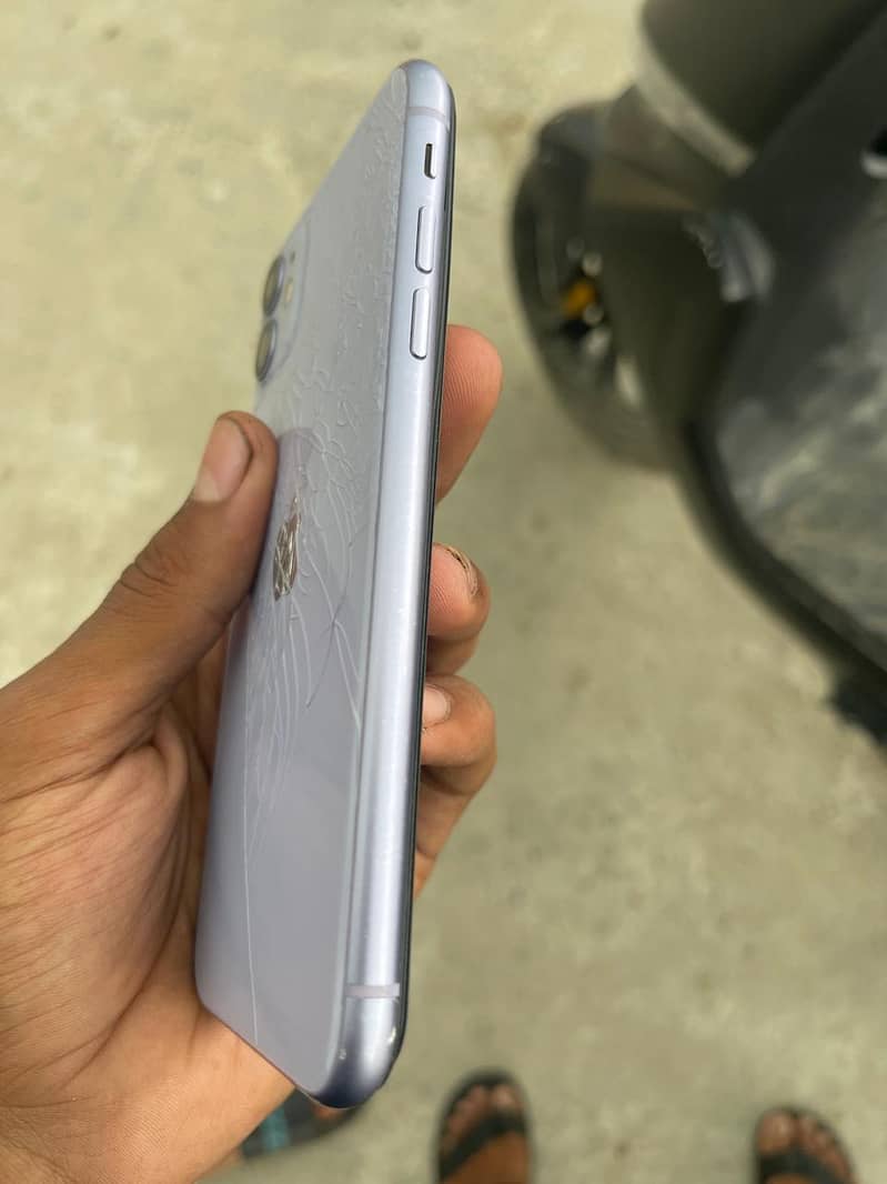 Apple iPhone 11 7