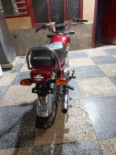 one hand use bike first owner home used WhatsApp 03149025669