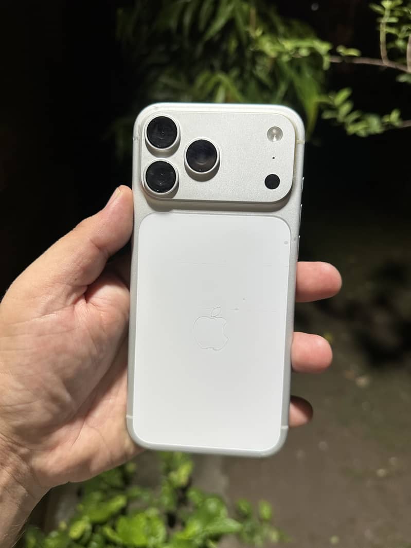 Apple iPhone 17 Pro Max 2