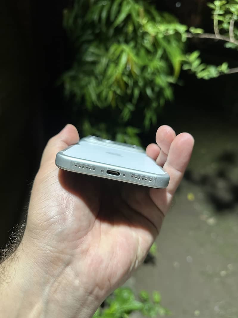 Apple iPhone 17 Pro Max 4