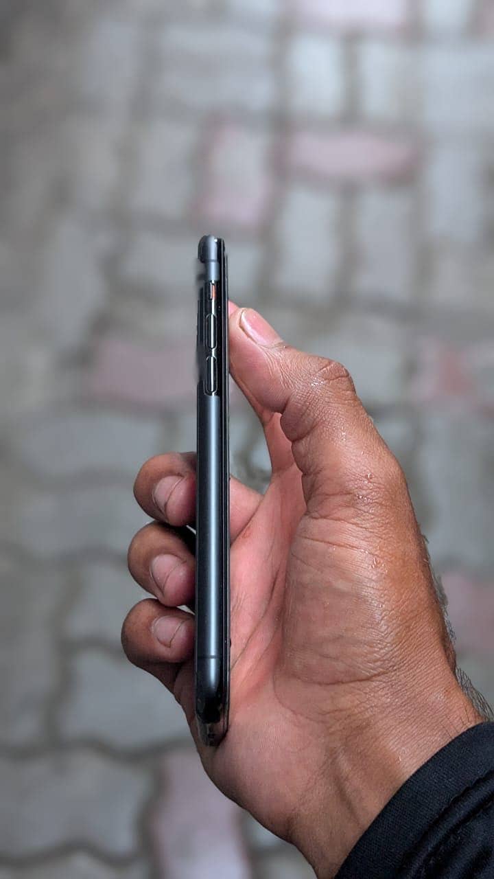 Apple iPhone 11 Pro 9