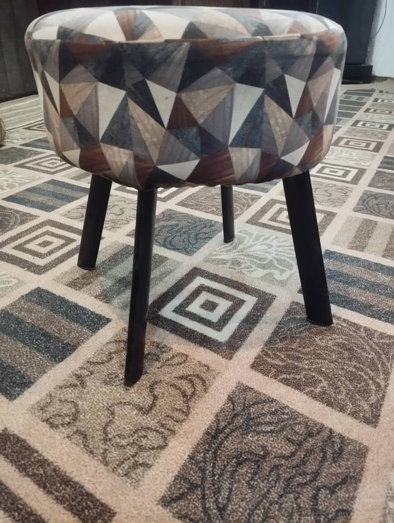 Wall mirror with stool 1