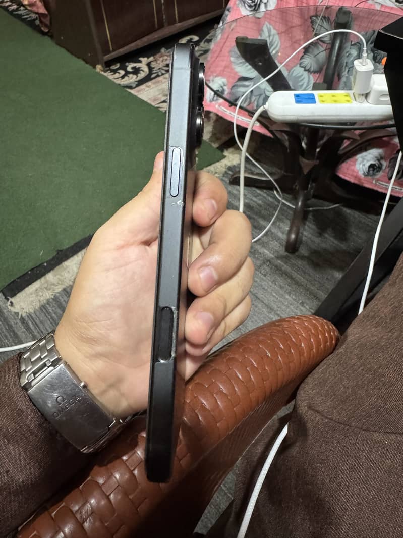 Apple iPhone 16 Pro Max 4
