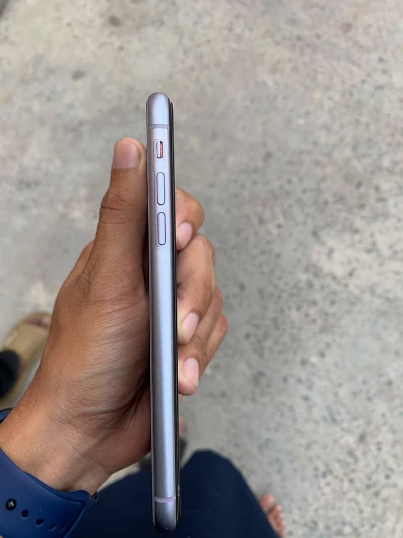 Apple iPhone 11 3