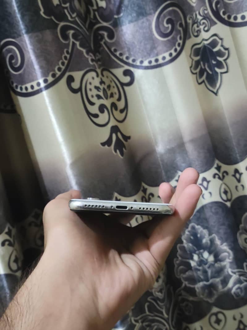 Apple iPhone X 3