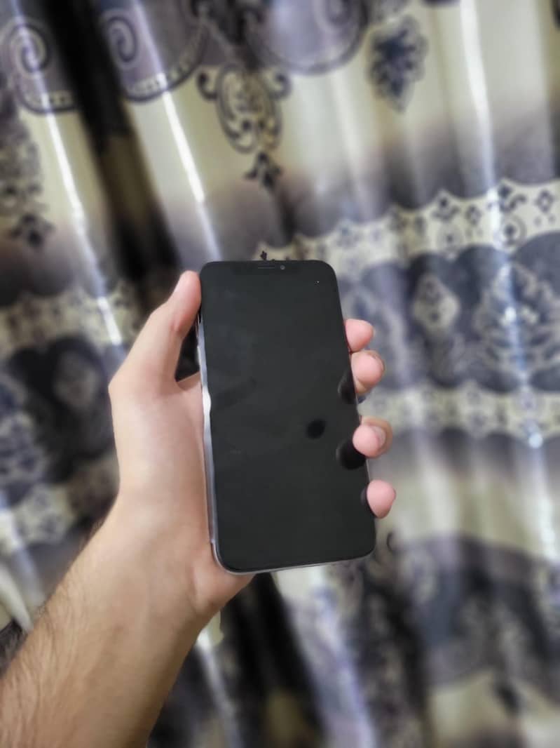 Apple iPhone X 4