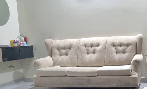 Beautiful 3+2 Seater Sofa Set – Premium Fabric – Good Condition