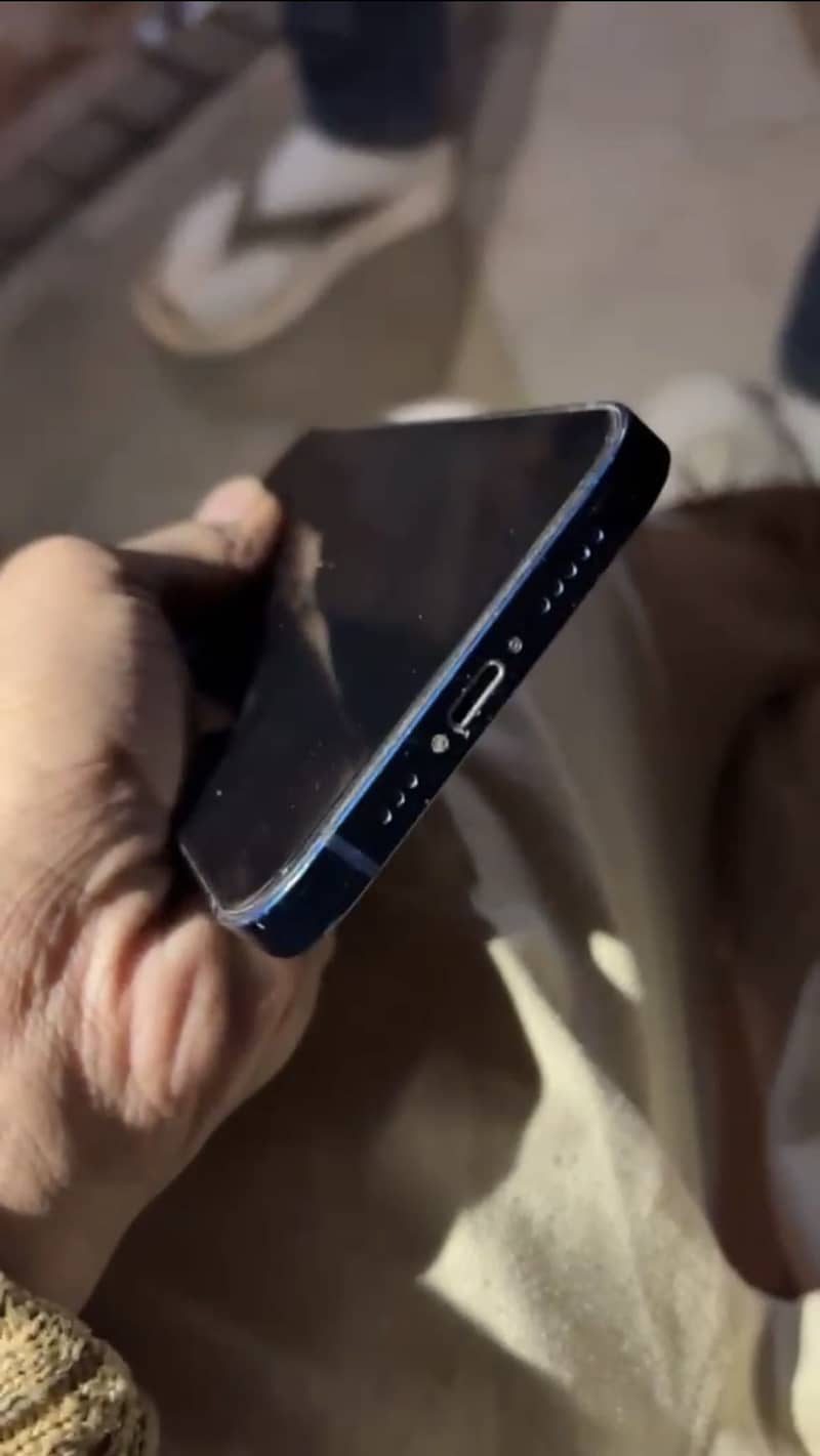 Apple iPhone 12 3