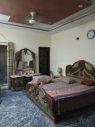 PRIME 5 MARLA UPPER PORTION AVAILABLE FOR RENT All facilities available e. t. c