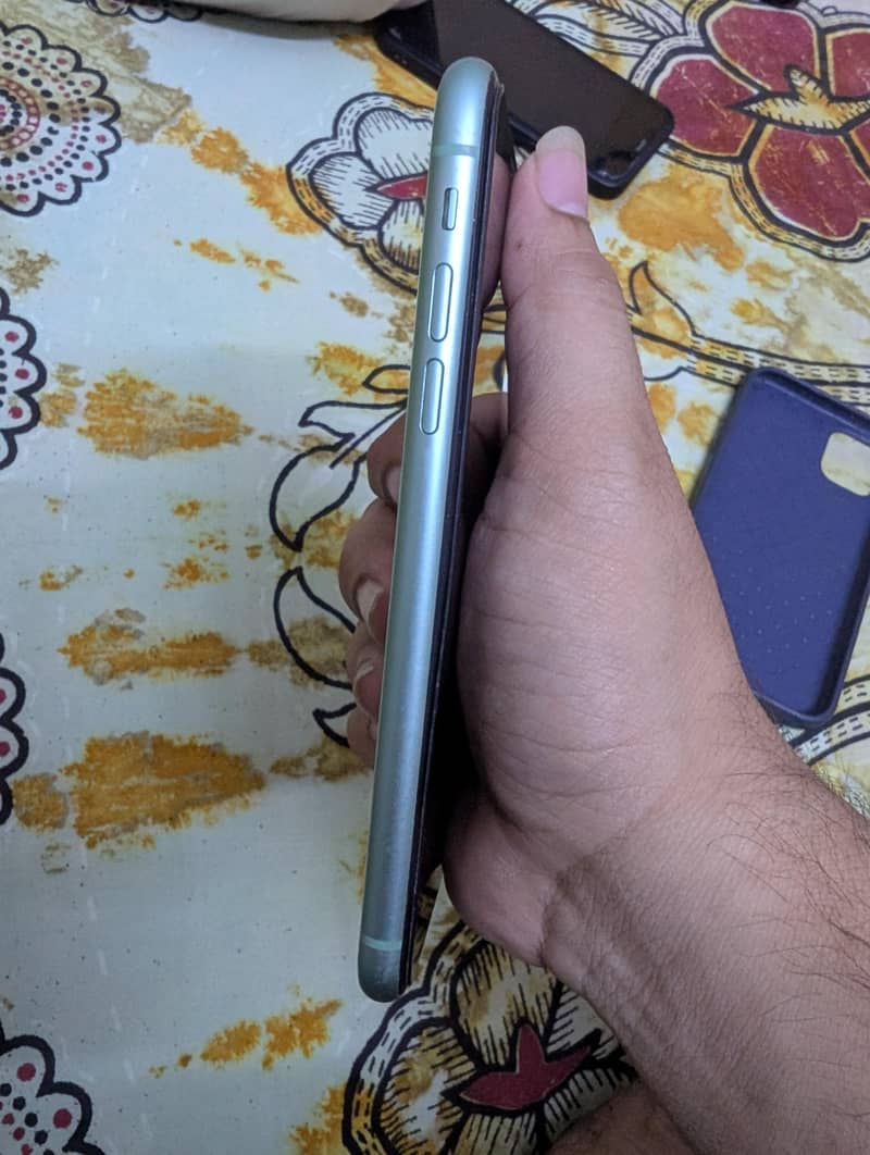 Apple iPhone 11 8