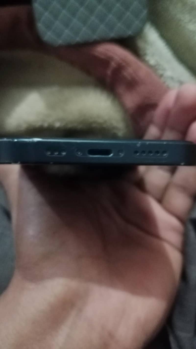 Apple iPhone 13 0