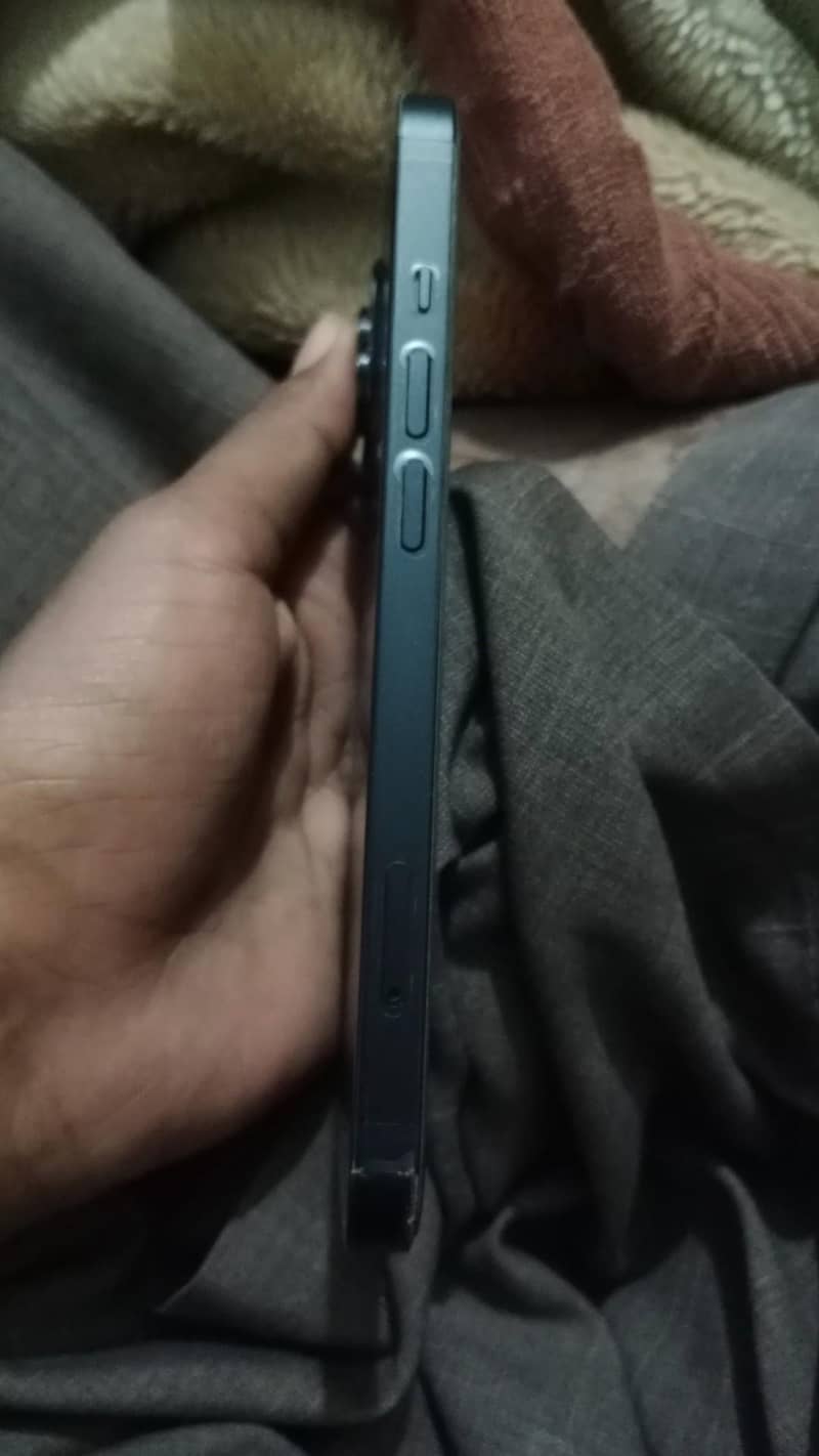 Apple iPhone 13 1
