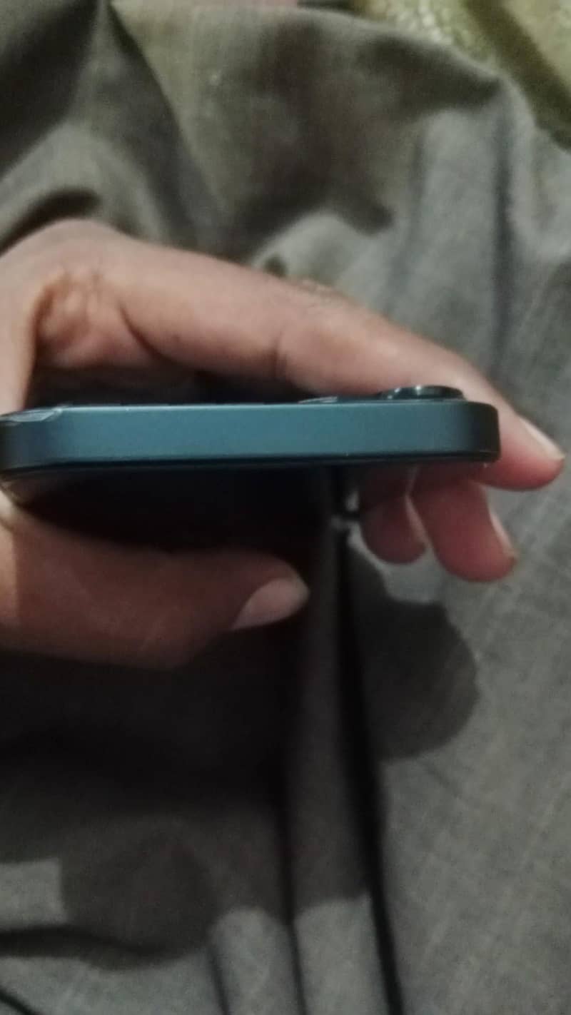 Apple iPhone 13 3