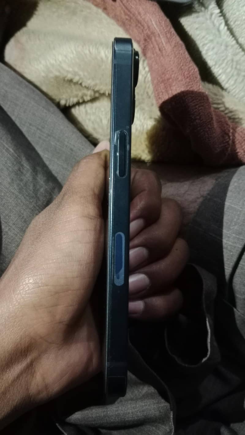 Apple iPhone 13 4