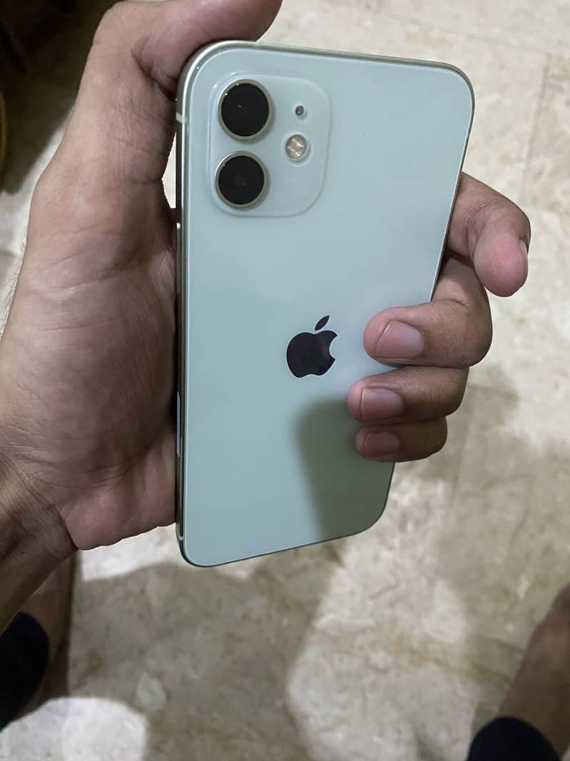 Apple iPhone 12 3