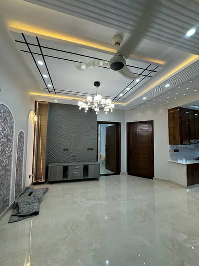 A Block 10 Marla Upper Portion Independent Facing Park Available For Rent