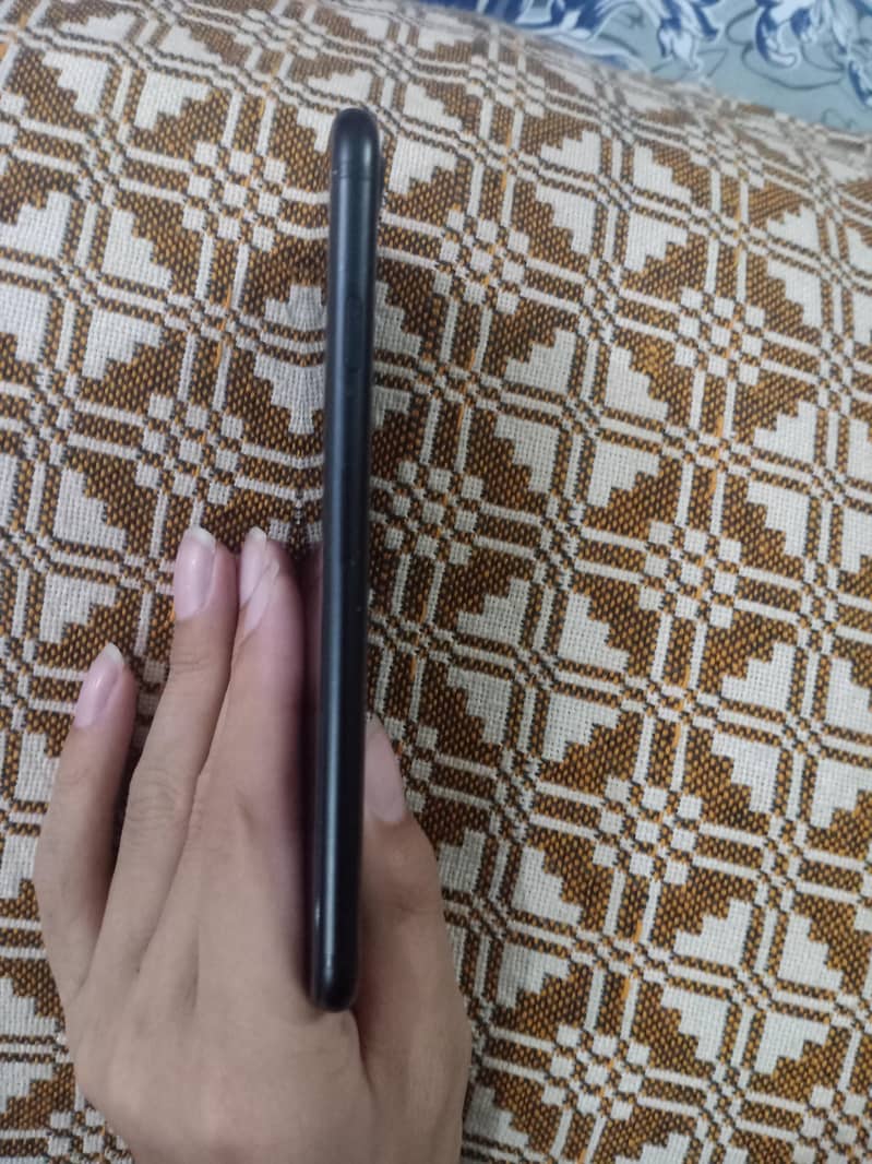 Apple iPhone 7 3