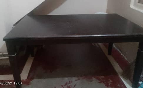 Dinning table with 6 chairs.
