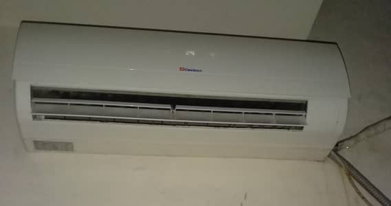 Non Inverter Dawlance 1.5 Ton Air Condition Good Condition