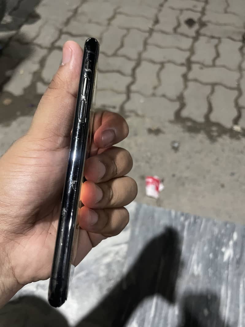 Apple iPhone X 3