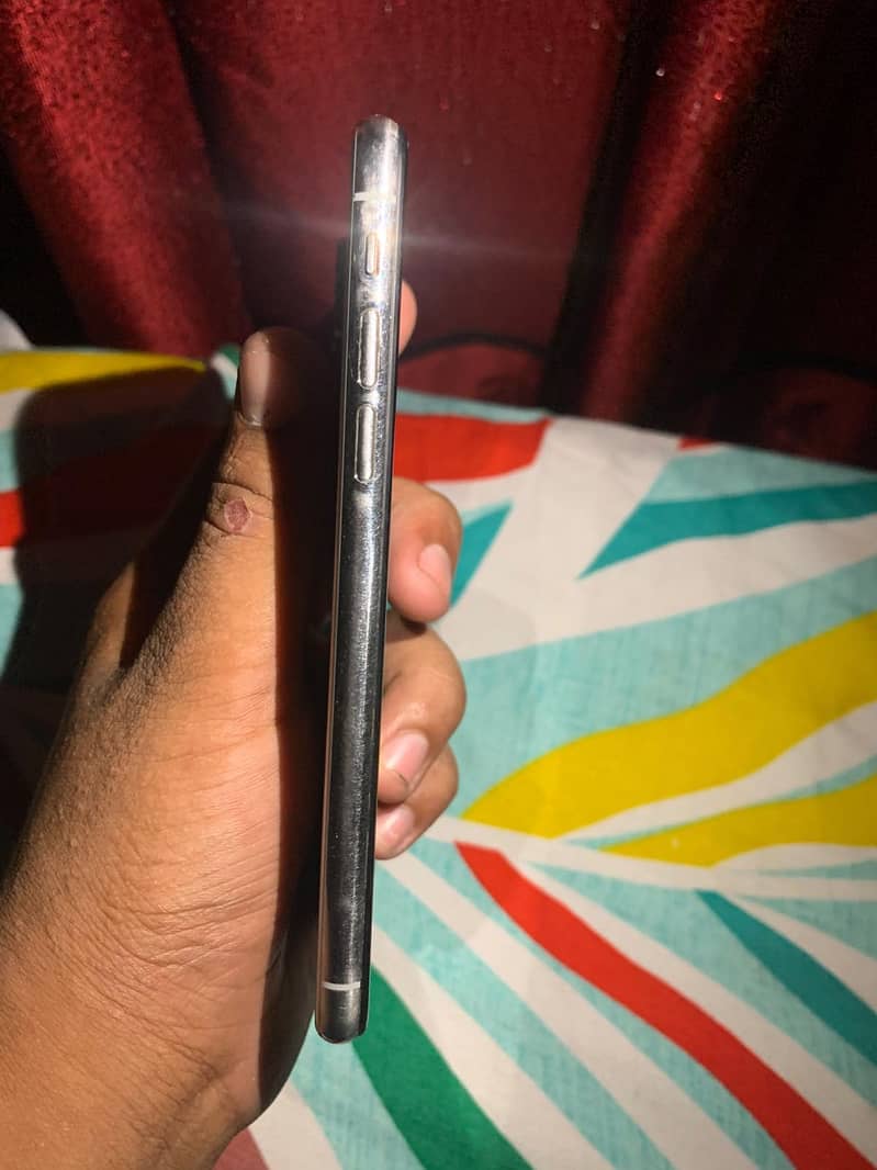 Apple iPhone X 4
