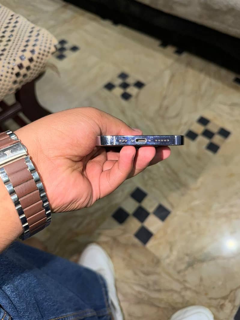 Apple iPhone 14 Pro 2
