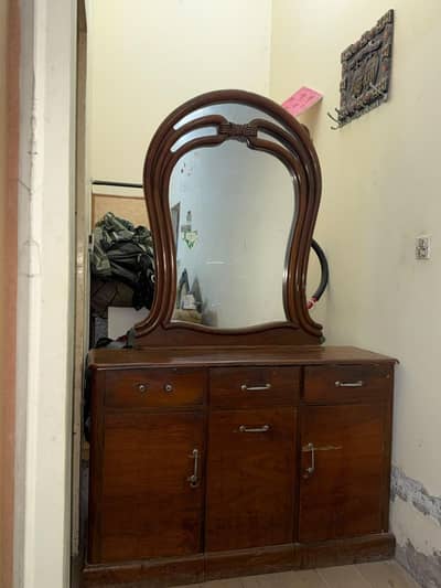 woodden Dressing table with drawers and cabinets